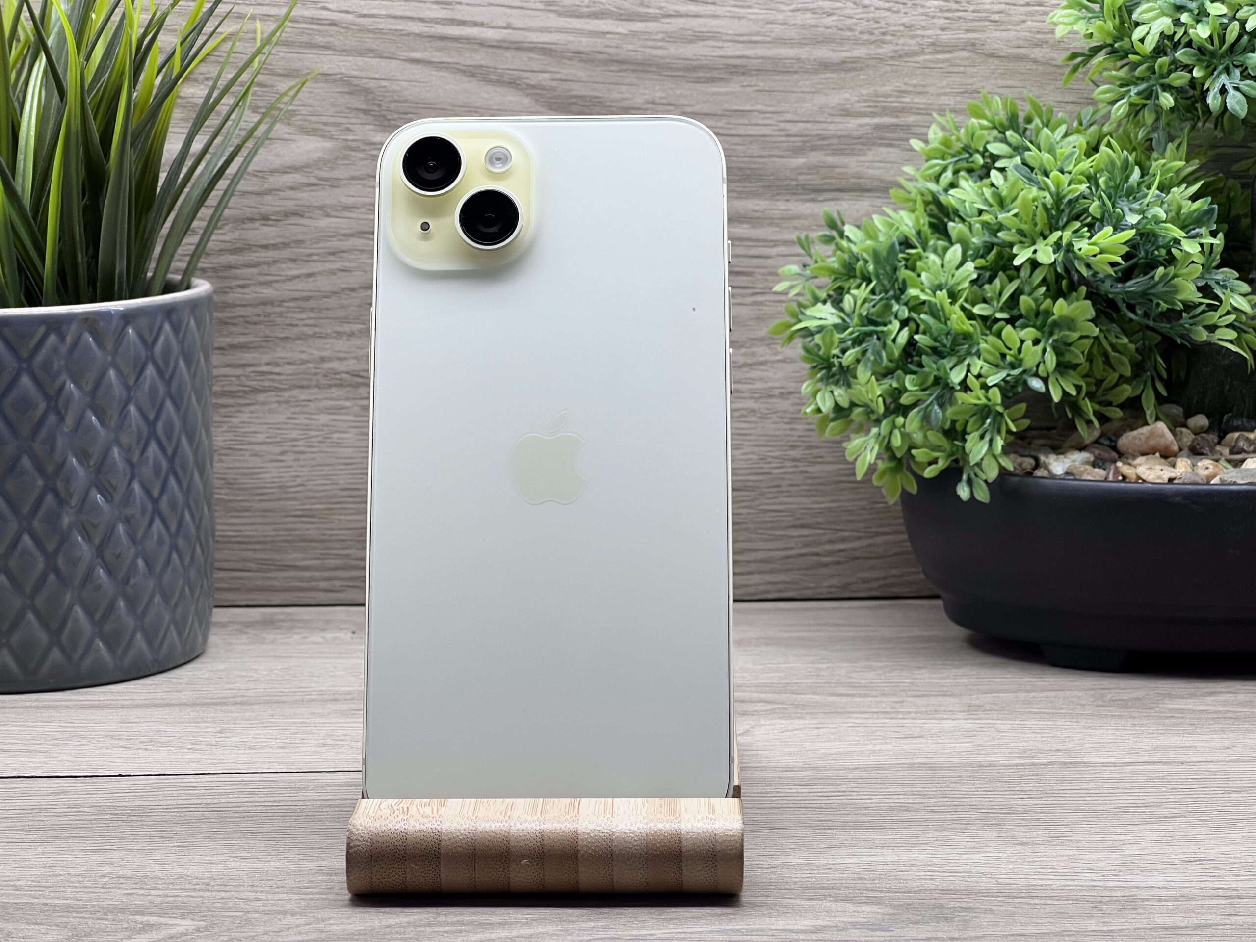 Hibátlan iPhone 15 Plus Yellow 256GB 2 ÉV Garanciával 100%