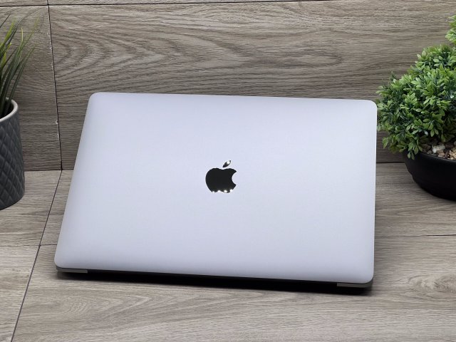 MacBook Air 2020 M1 13” 256GB 2 ÉV Garanciával