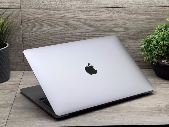 MacBook Air 2020 M1 13” 256GB 2 ÉV Garanciával