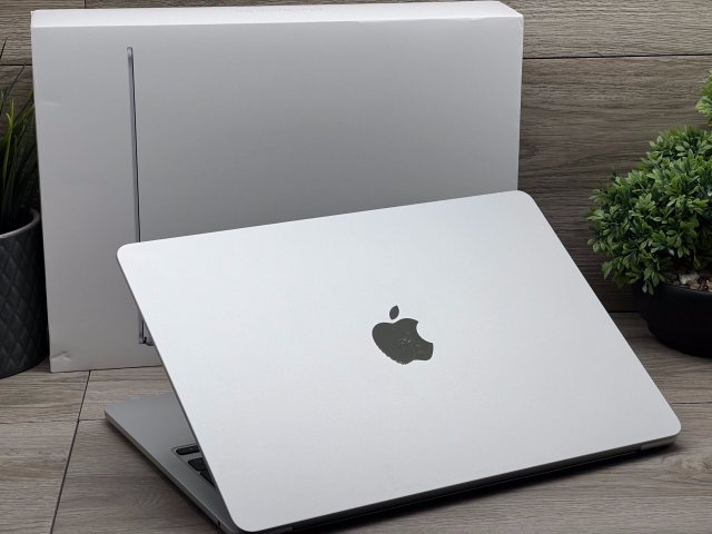 Hibátlan MacBook Air 2022 M2 13” 256GB 8GB 2 ÉV Garanciával 94%