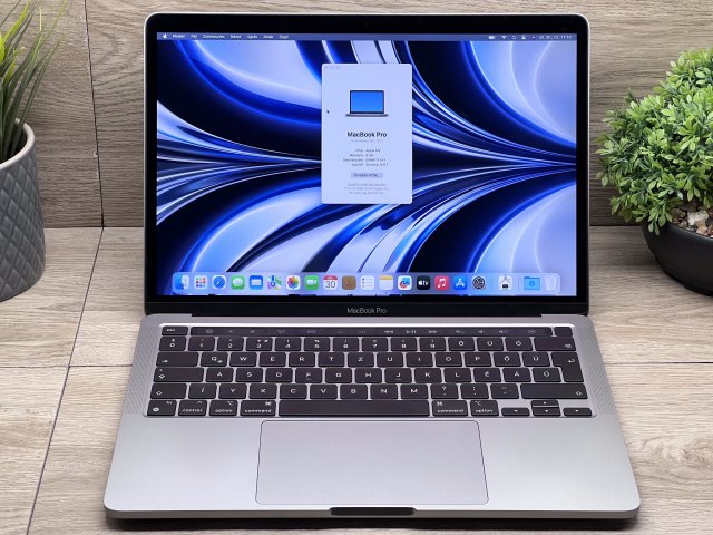 Hibátlan MacBook Pro 2022 M2 13” 512GB 8GB  2 ÉV Garanciával