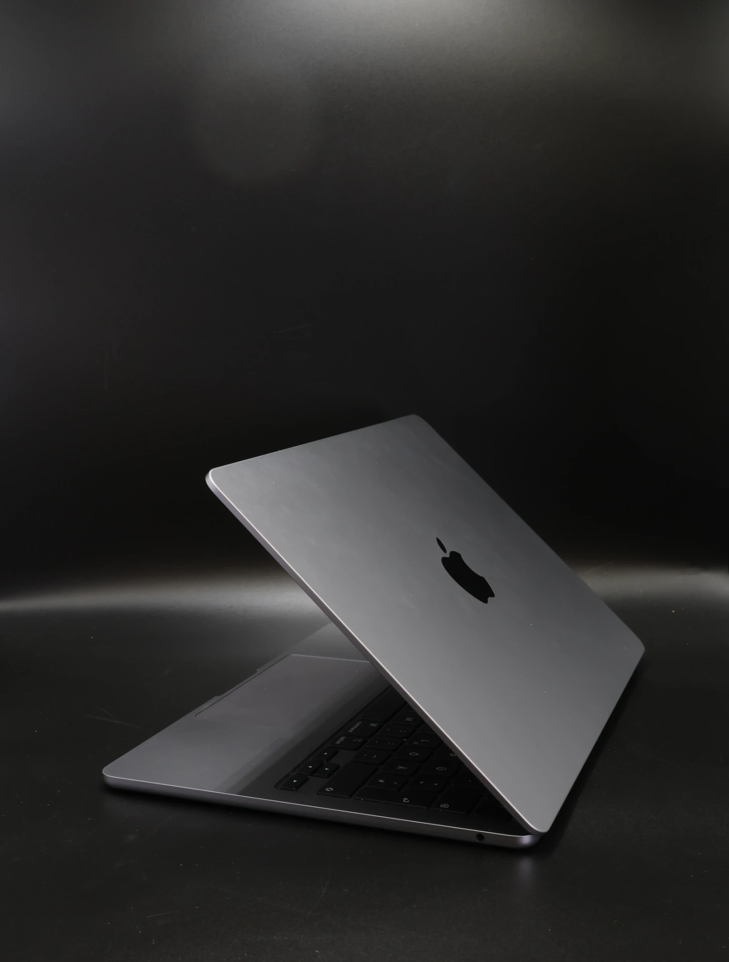 Apple MacBook Air 13″ 2022 M2 256 GB Space Gray 87% akku - 12 HÓ GARANCIA