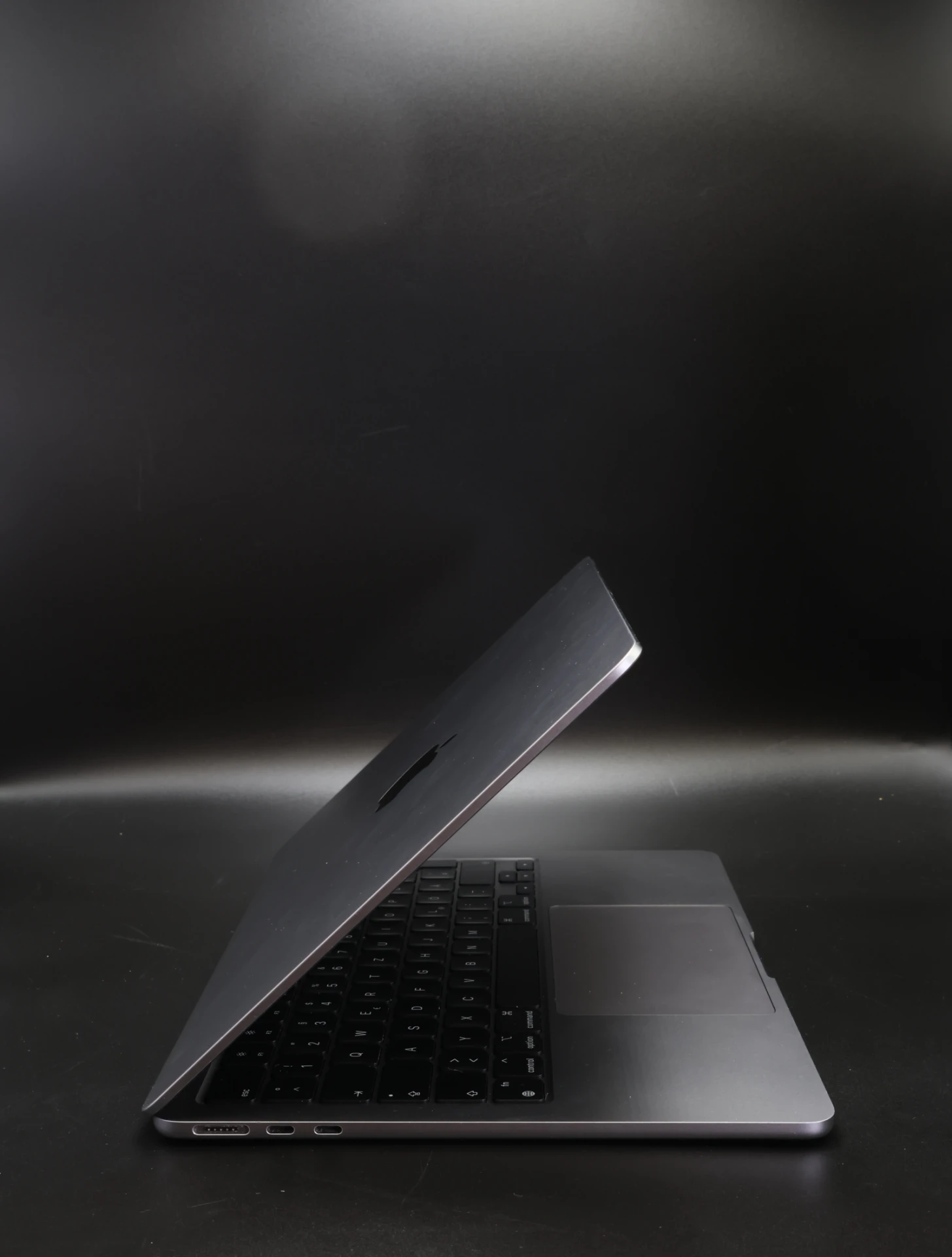 Apple MacBook Air 13″ 2022 M2 256 GB Space Gray 87% akku - 12 HÓ GARANCIA