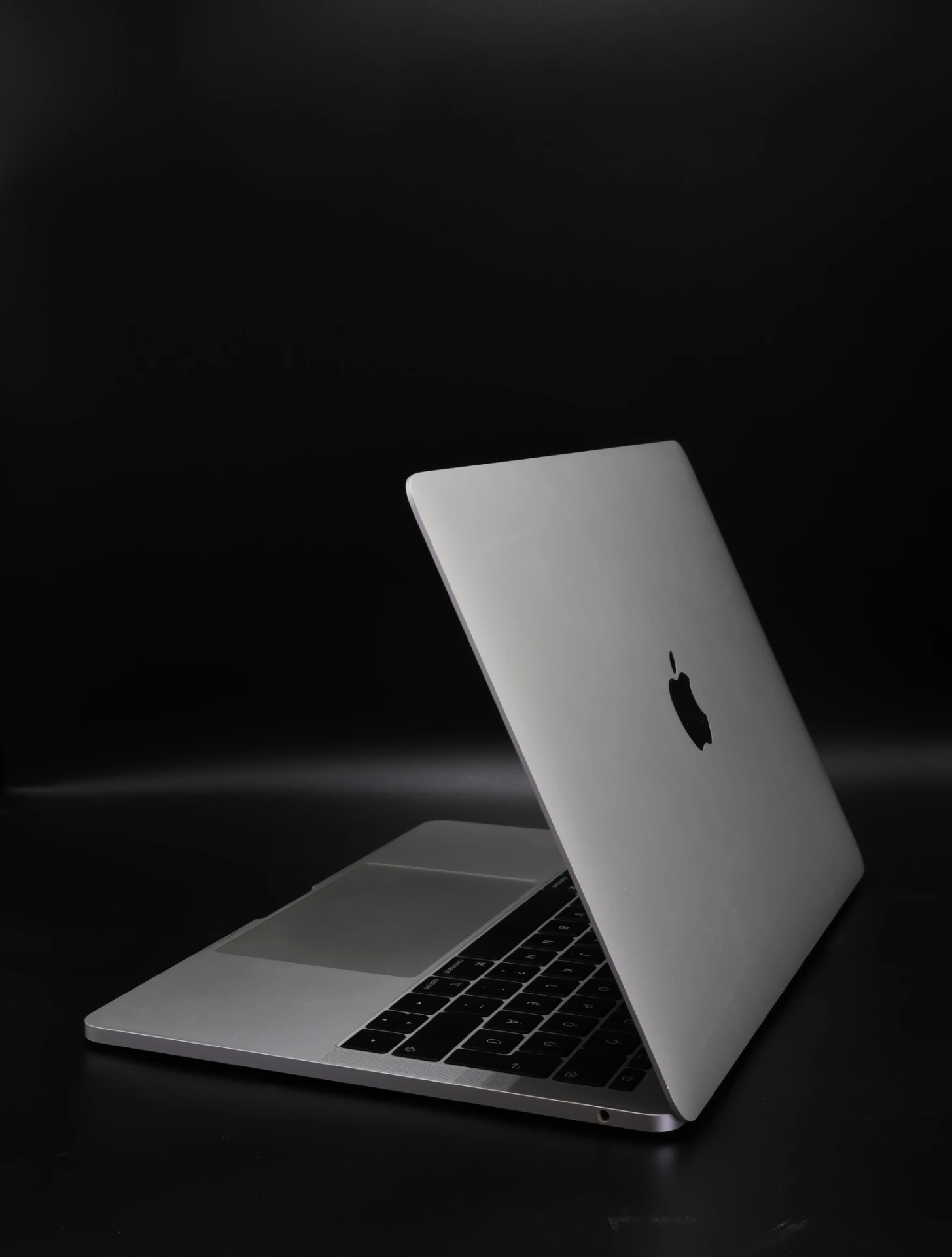Apple MacBook Pro 13″ 2017 i5 256 GB Silver akku - 12 HÓ GARANCIA