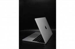 Apple MacBook Pro 13″ 2017 i5 256 GB Silver akku - 12 HÓ GARANCIA