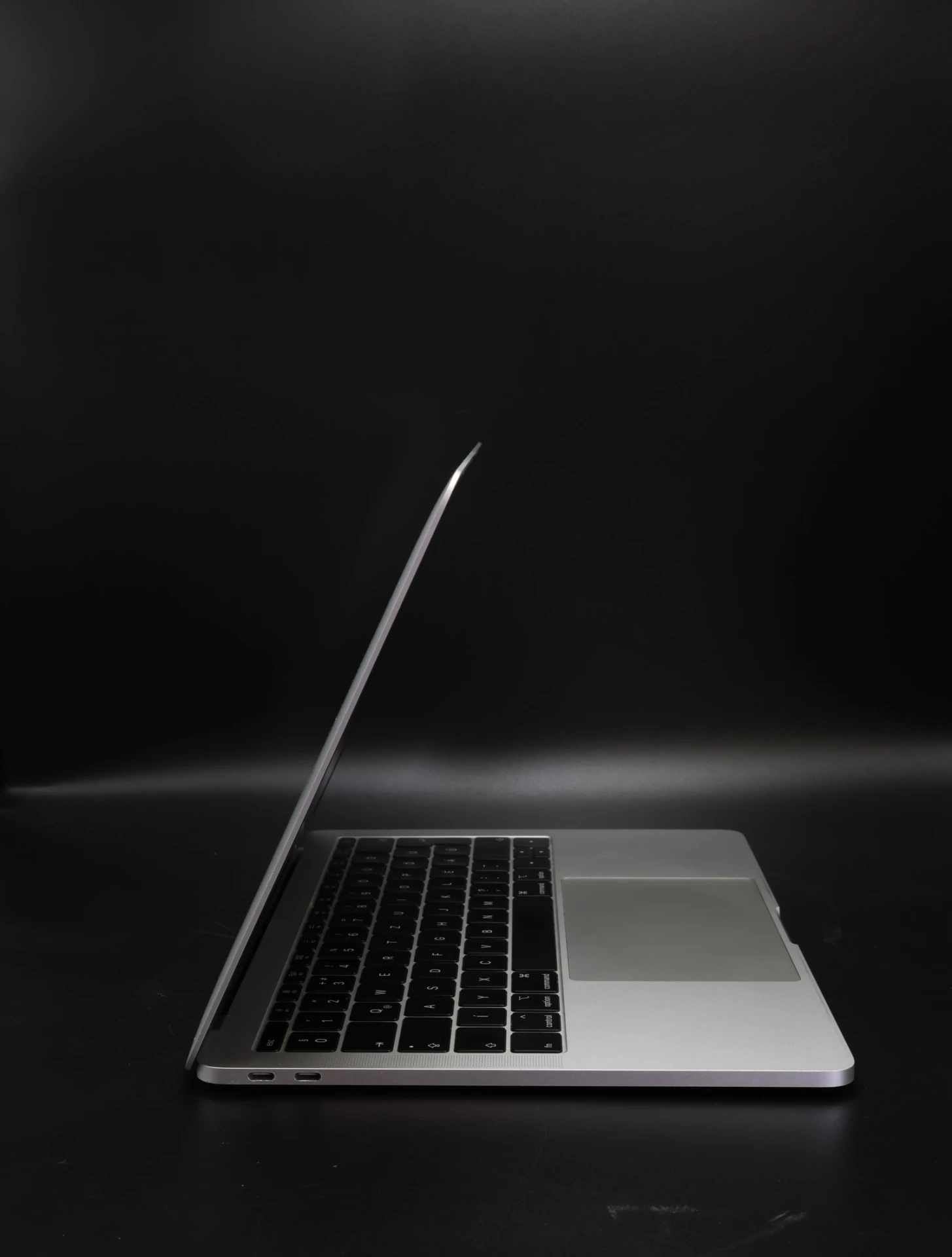 Apple MacBook Pro 13″ 2017 i5 256 GB Silver akku - 12 HÓ GARANCIA