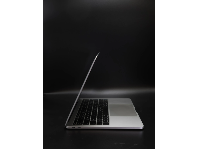 Apple MacBook Pro 13″ 2017 i5 256 GB Silver akku - 12 HÓ GARANCIA