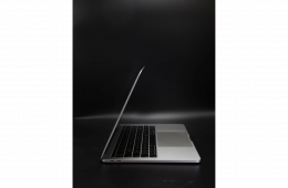 Apple MacBook Pro 13″ 2017 i5 256 GB Silver akku - 12 HÓ GARANCIA