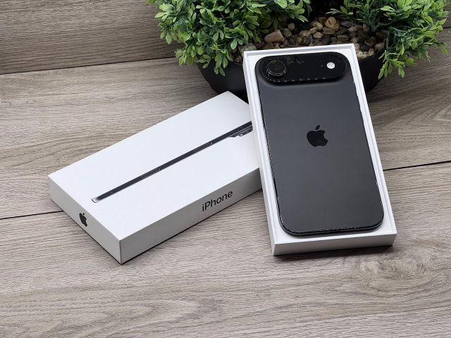 Hibátlan iPhone Air Space Black 256GB 2 ÉV Garanciával 96%
