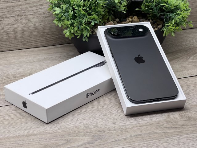 Hibátlan iPhone Air Space Black 256GB 2 ÉV Garanciával 96%