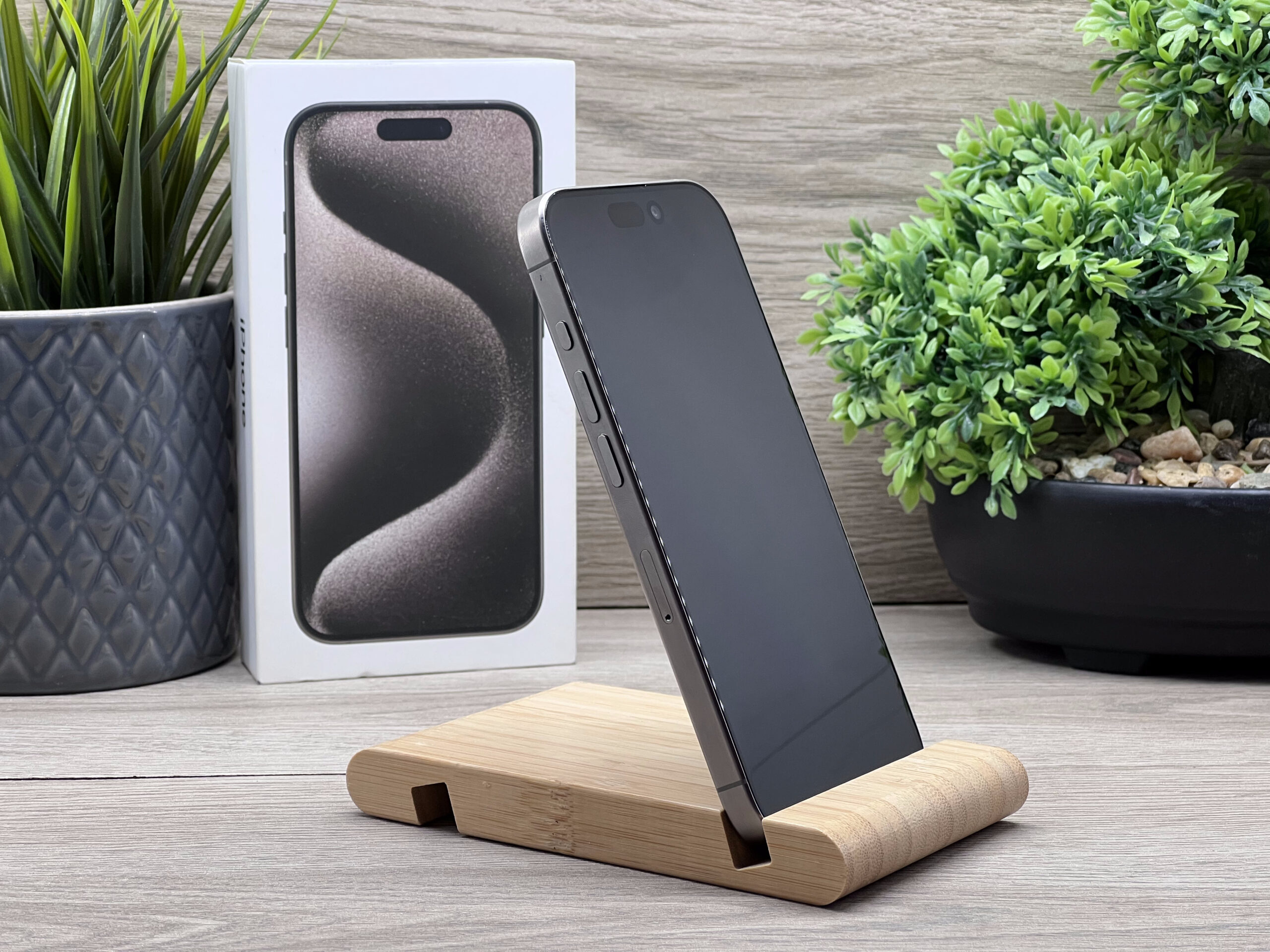Hibátlan iPhone 15 Pro Natural Titanium 128GB 2 ÉV Garanciával