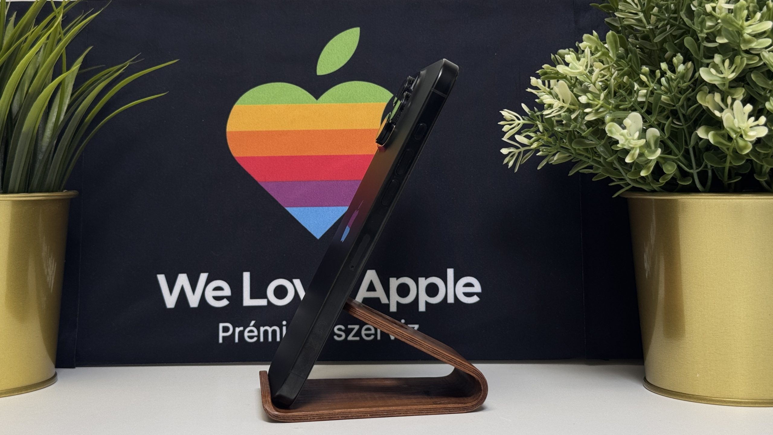 iPhone 16 Pro Max 512GB, Fekete Titán, Független, Számla, 2 Év Garancia, 97%