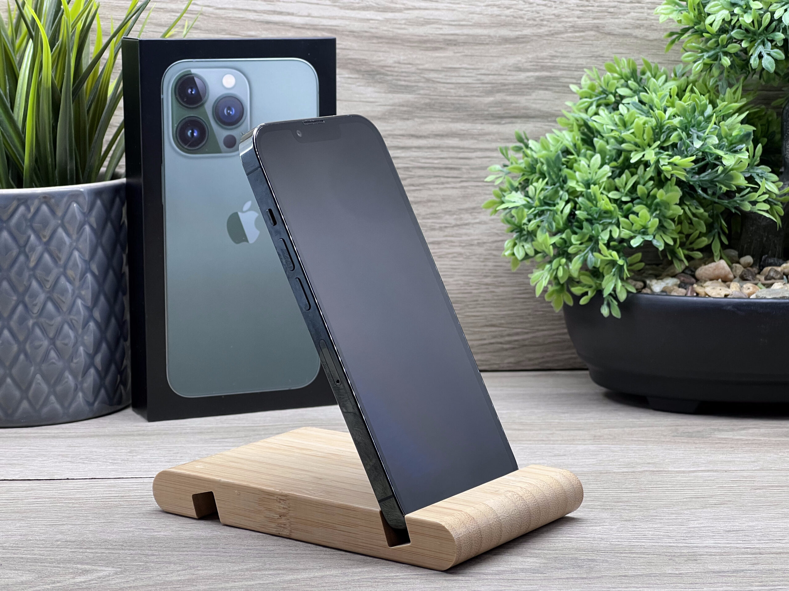 Hibátlan iPhone 13 Pro Alpine Green 256GB 2 ÉV Garanciával 91%