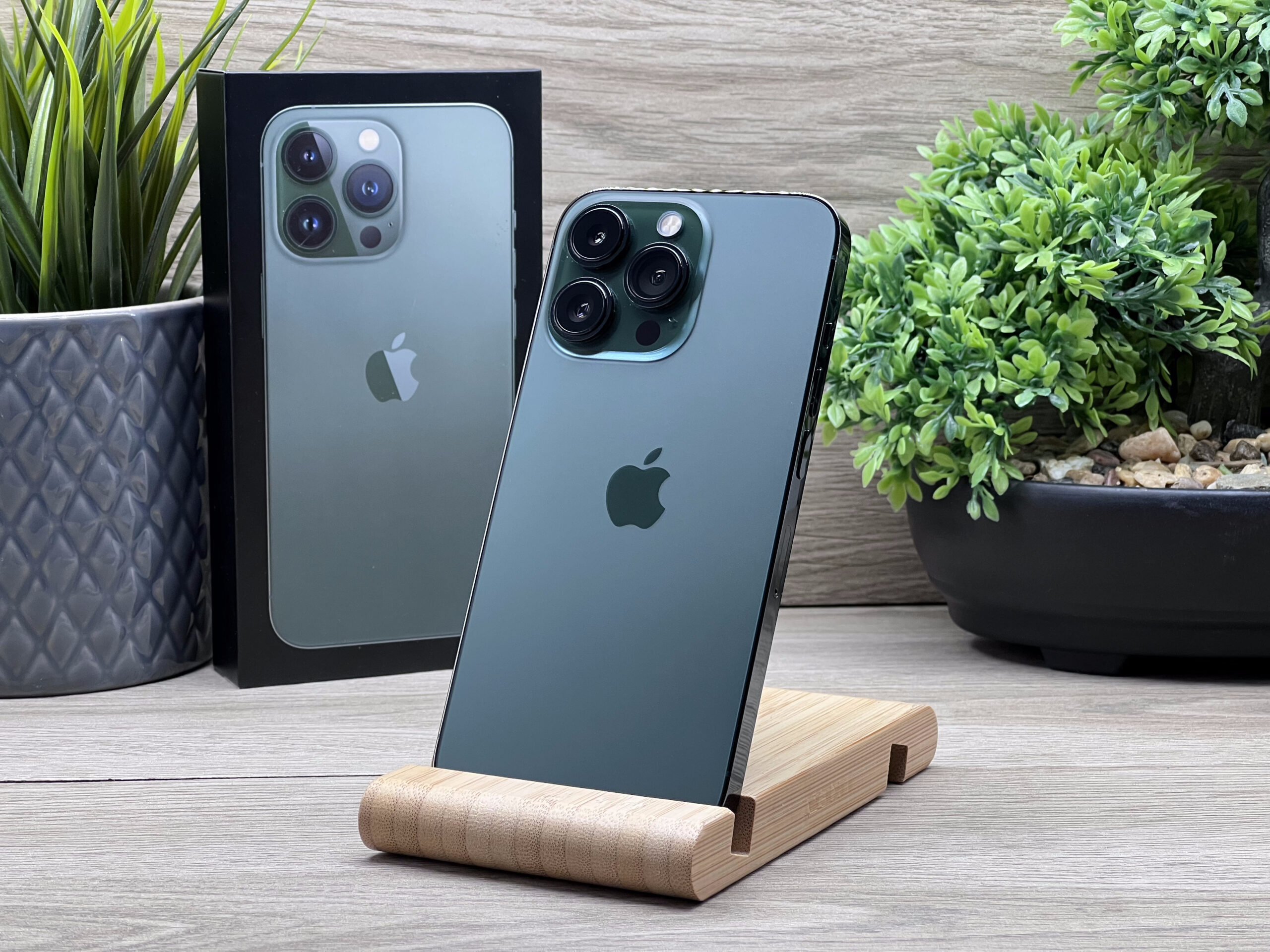 Hibátlan iPhone 13 Pro Alpine Green 256GB 2 ÉV Garanciával 91%