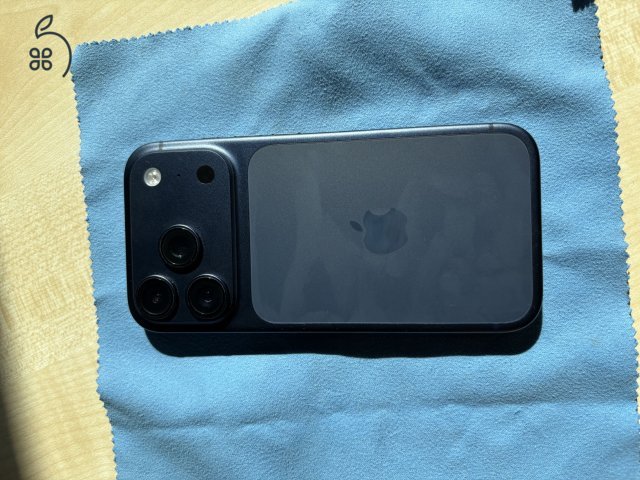 iPhone 17 Pro Deep Blue, 256 GB, Újszerű