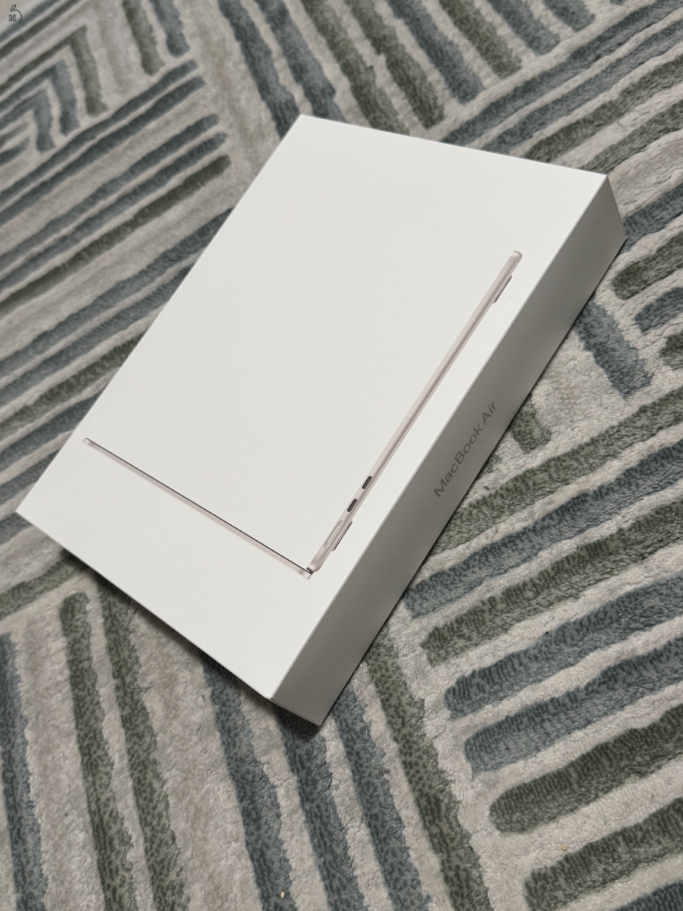 ÚJ, bontatlan MacBook AIR M5” 13” 512GB SSD MAGYAR! 1 év Apple garancia!