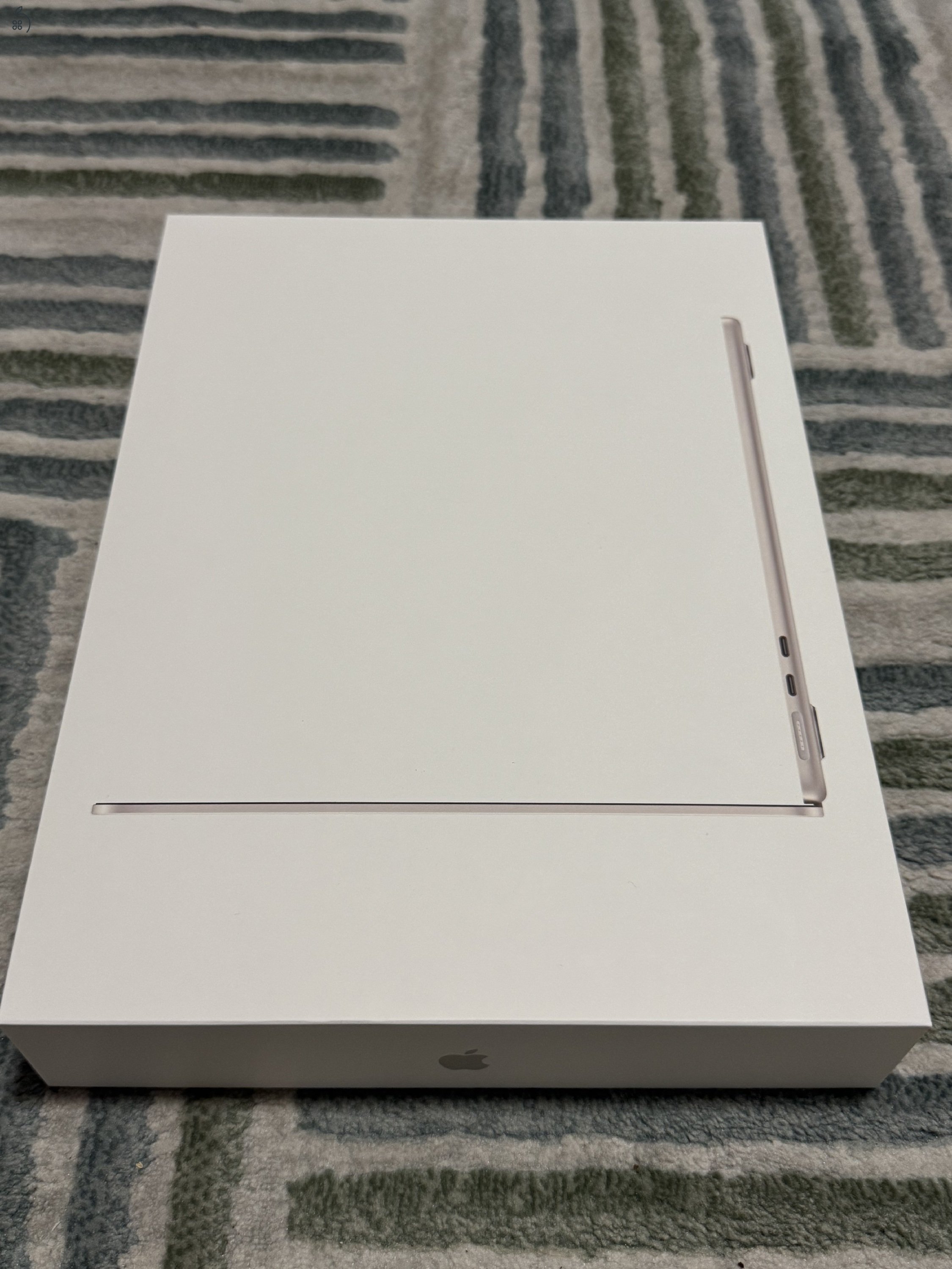 ÚJ, bontatlan MacBook AIR M5” 13” 512GB SSD MAGYAR! 1 év Apple garancia!
