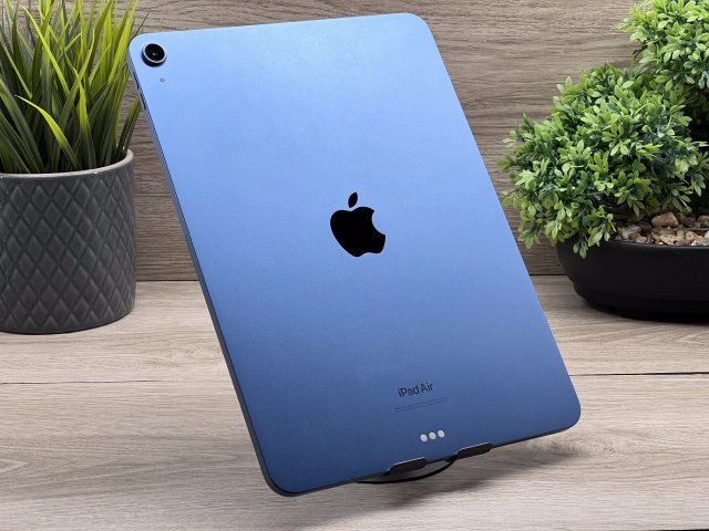 Hibátlan iPad Air 5th Blue 64GB 2 ÉV Garanciával 92%