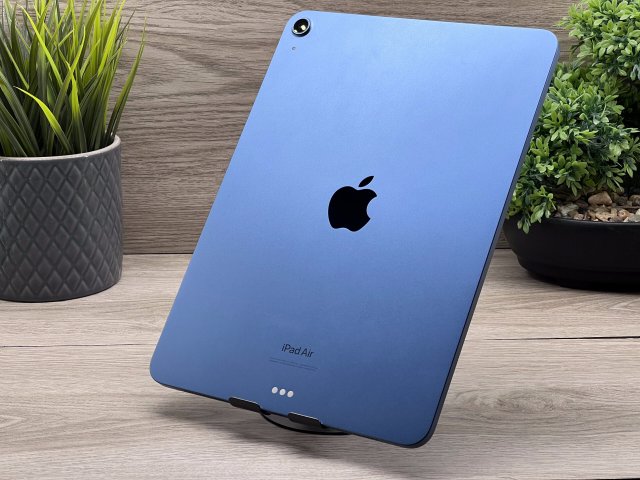 Hibátlan iPad Air 5th Blue 64GB 2 ÉV Garanciával 92%