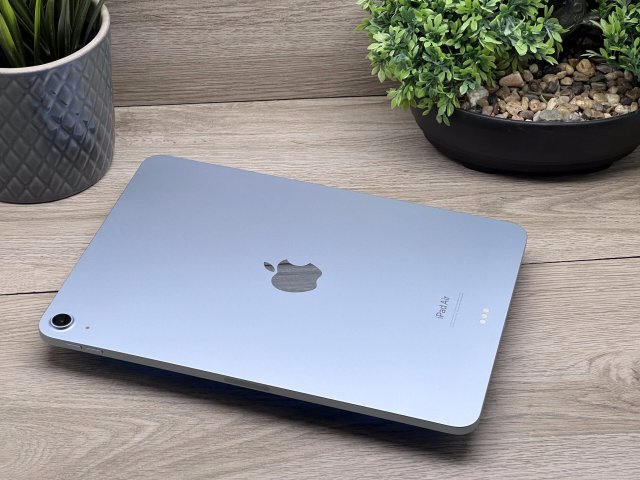 Hibátlan iPad Air 6th Skyblue 128GB 2 ÉV Garanciával 96%