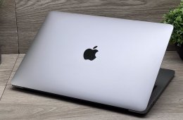 Hibátlan MacBook Pro 2022 M2 13” 256GB 8GB  2 ÉV Garanciával 95%