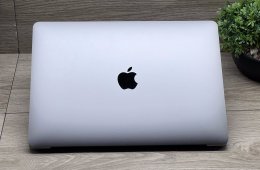 Hibátlan MacBook Pro 2022 M2 13” 256GB 8GB  2 ÉV Garanciával 95%