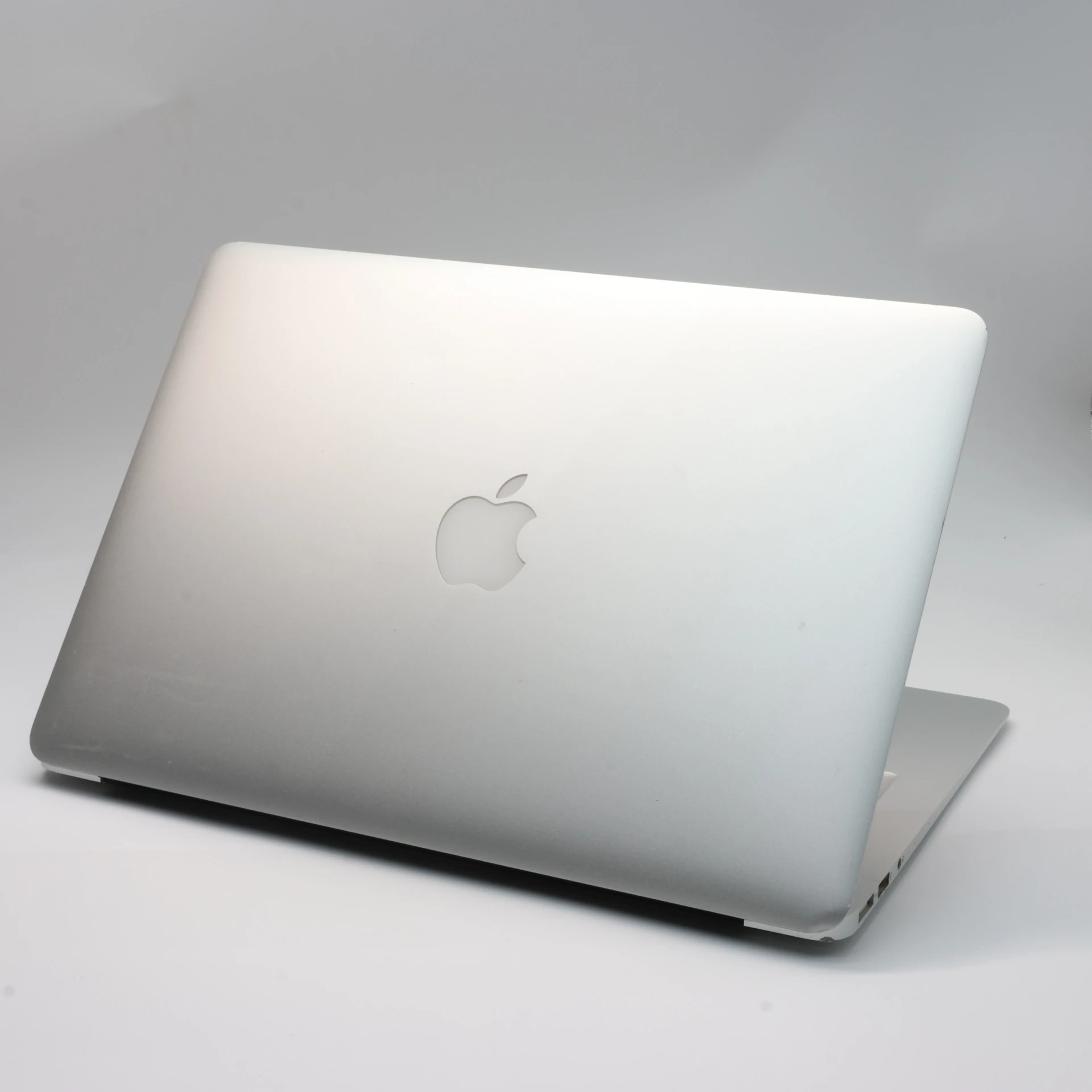 Apple MacBook Air 13″ 2017 i5 128 GB 8 GB RAM Silver HUN Bill