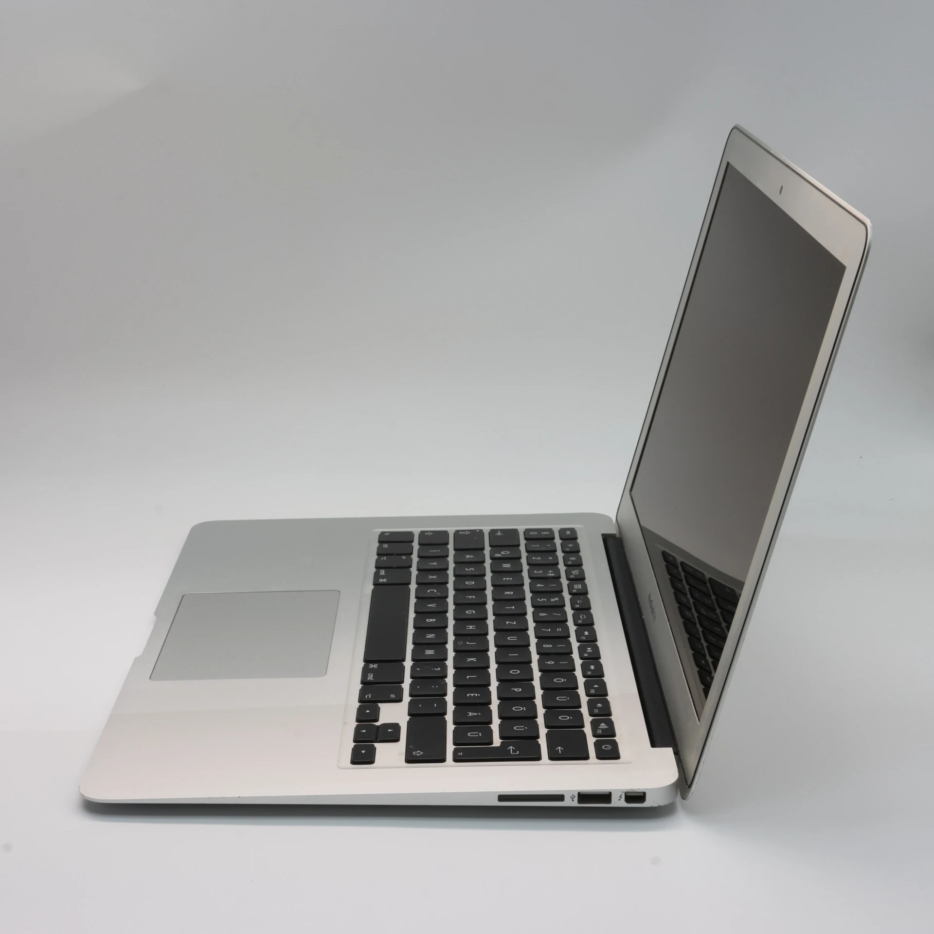 Apple MacBook Air 13″ 2017 i5 128 GB 8 GB RAM Silver HUN Bill