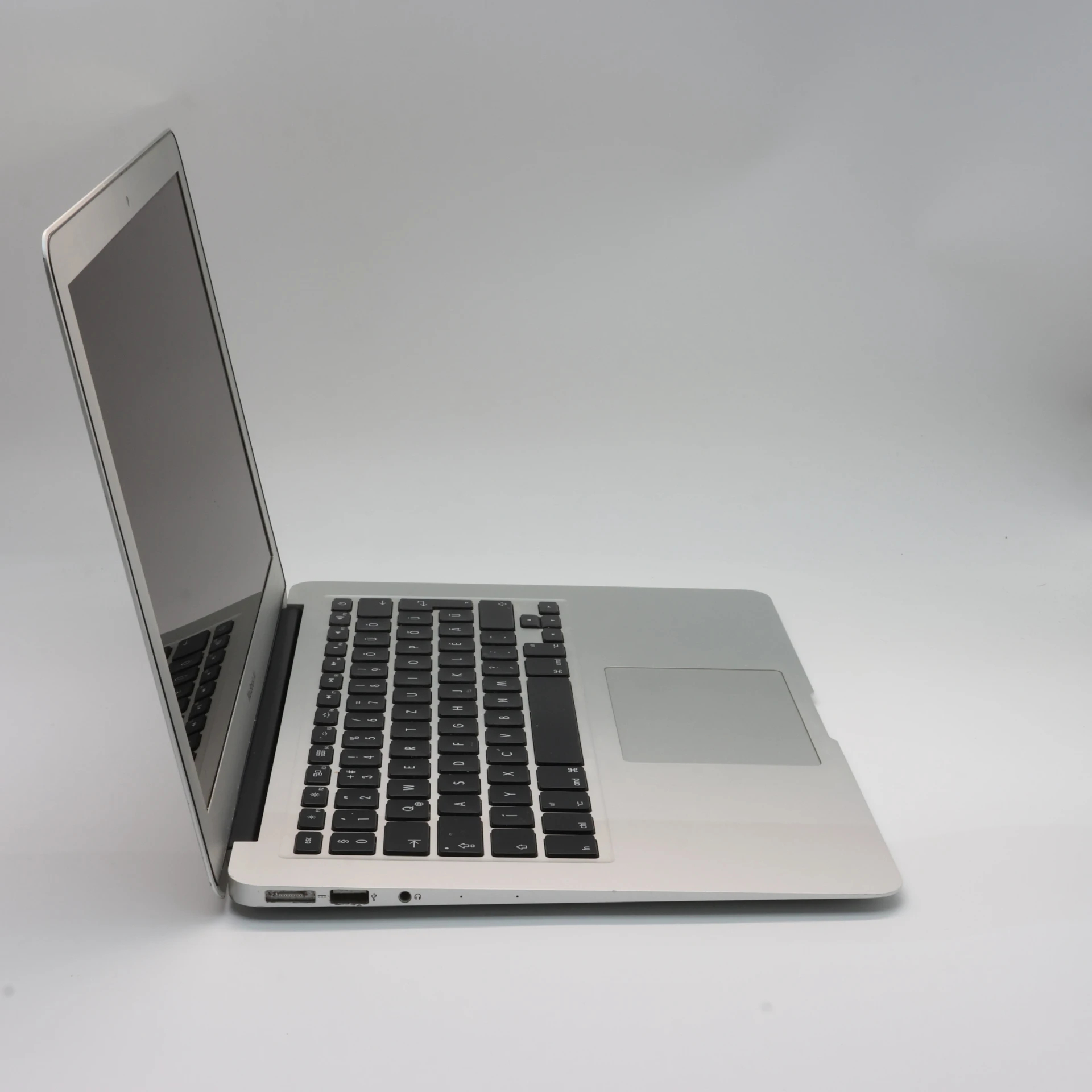 Apple MacBook Air 13″ 2017 i5 128 GB 8 GB RAM Silver HUN Bill