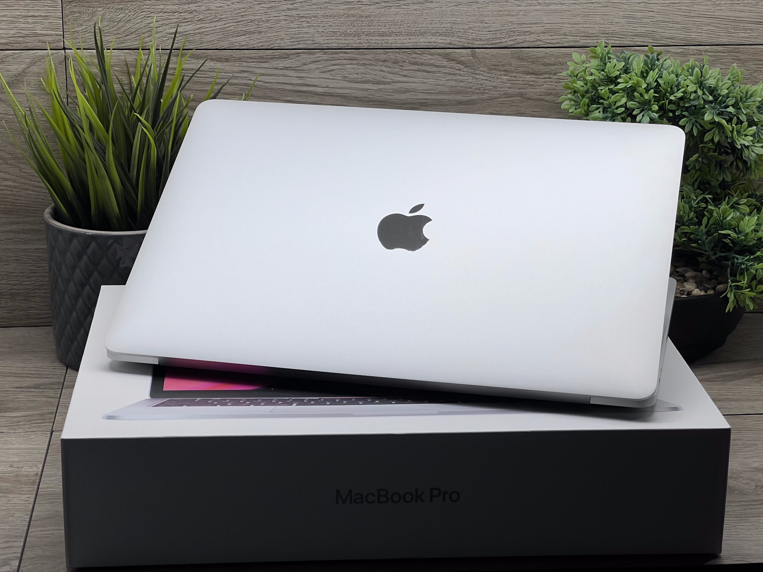 Hibátlan MacBook Pro 2020 M1 13” 256GB 8GB 2 ÉV Garanciával 100%