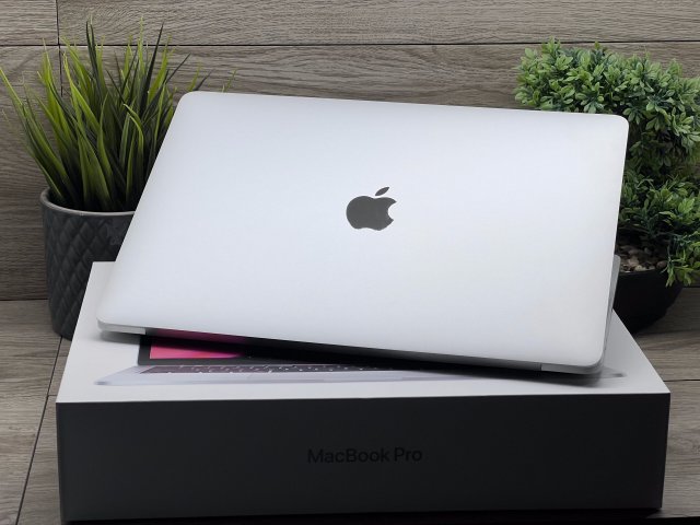 Hibátlan MacBook Pro 2020 M1 13” 256GB 8GB 2 ÉV Garanciával 100%
