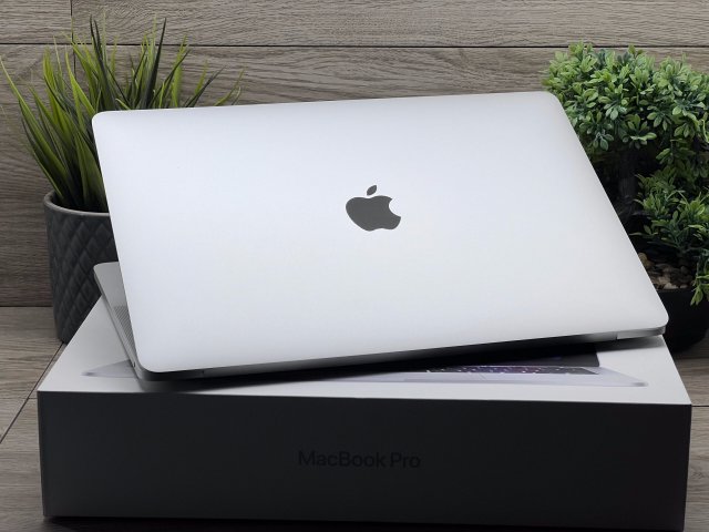 Hibátlan MacBook Pro 2020 M1 13” 256GB 8GB 2 ÉV Garanciával 100%