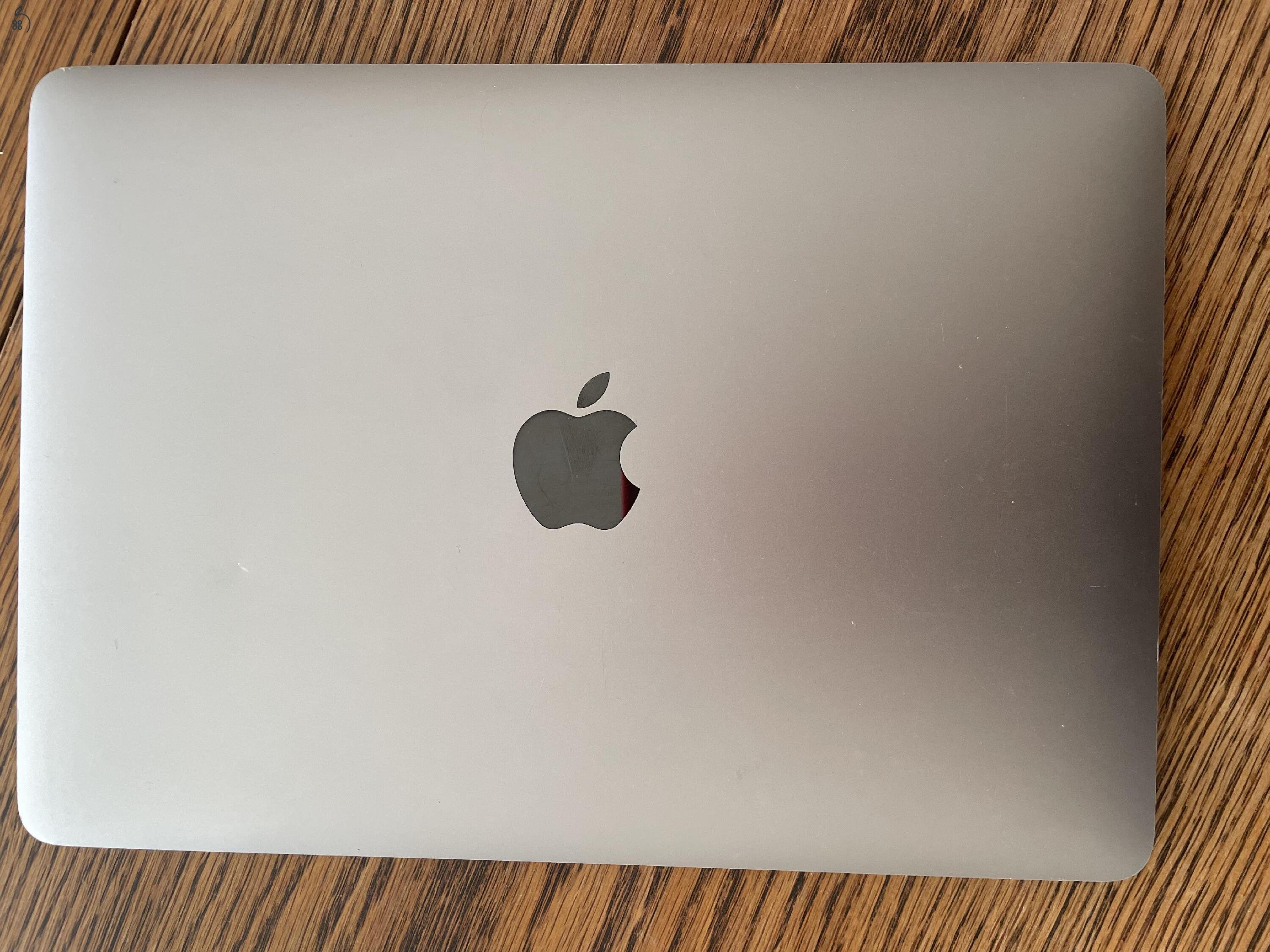 Hibátlan grafitszürke Macbook