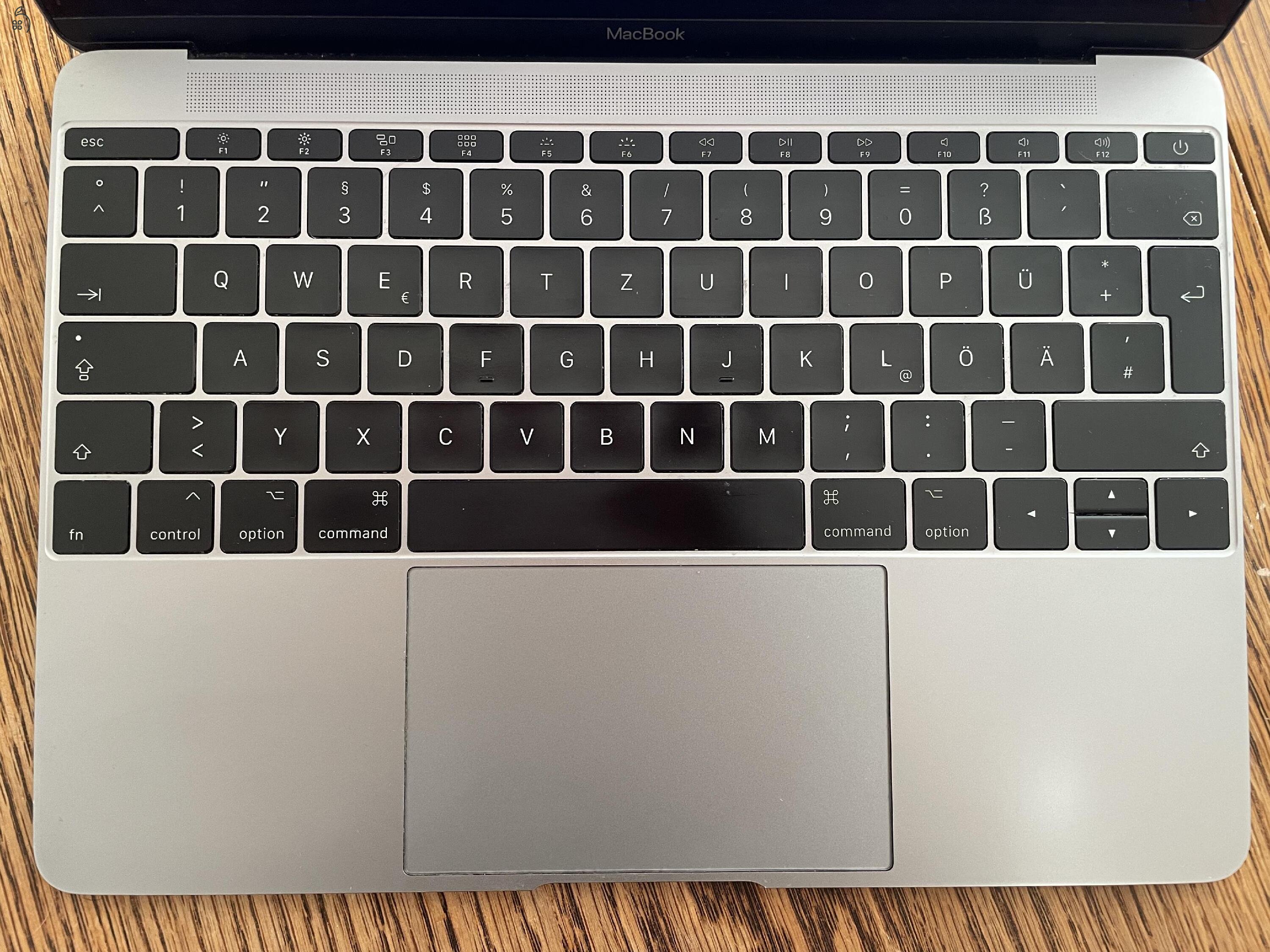 Hibátlan grafitszürke Macbook