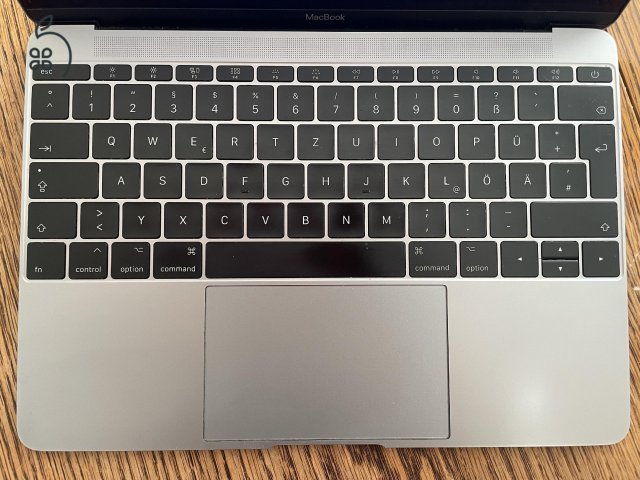 Hibátlan grafitszürke Macbook