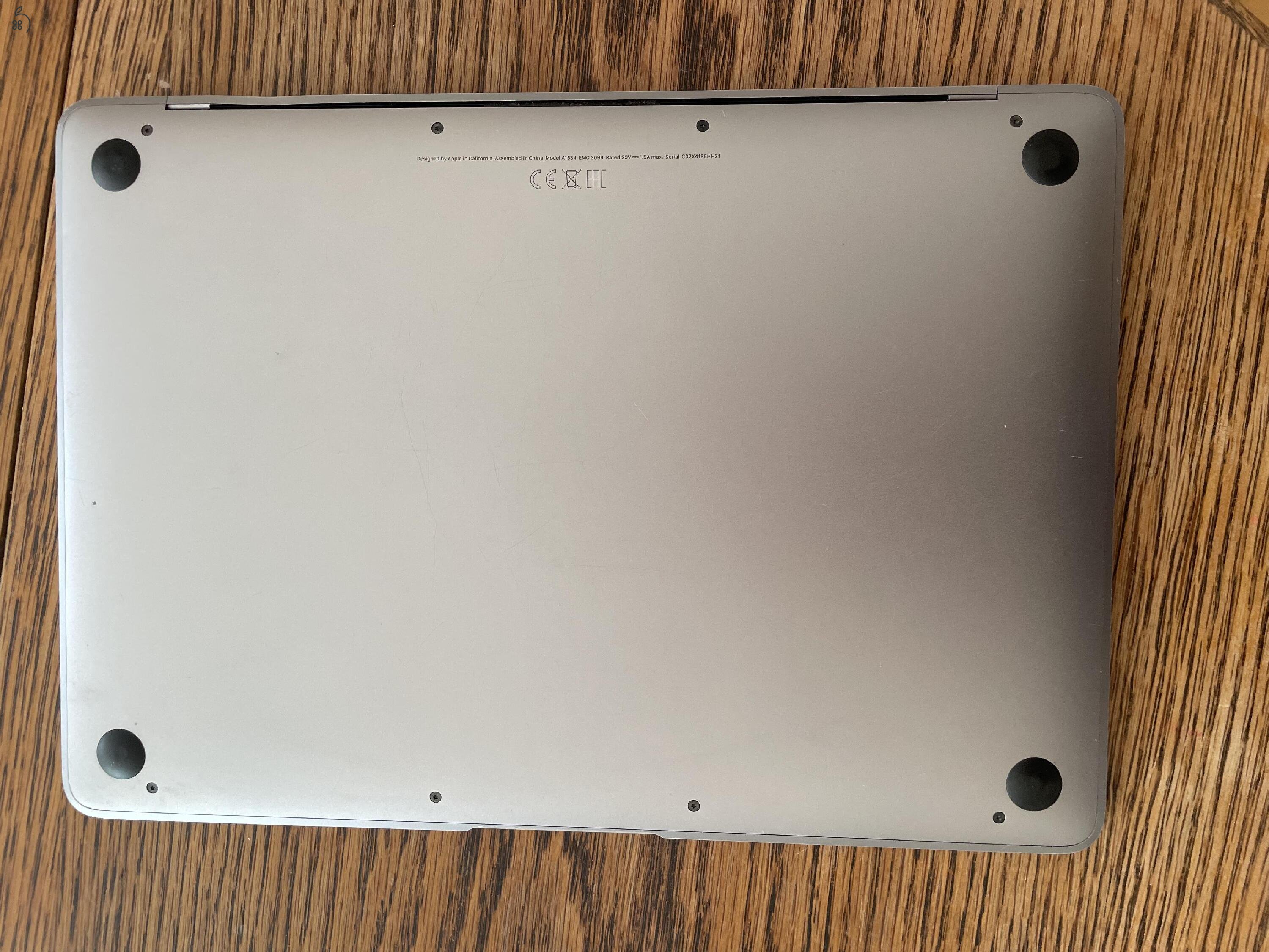 Hibátlan grafitszürke Macbook