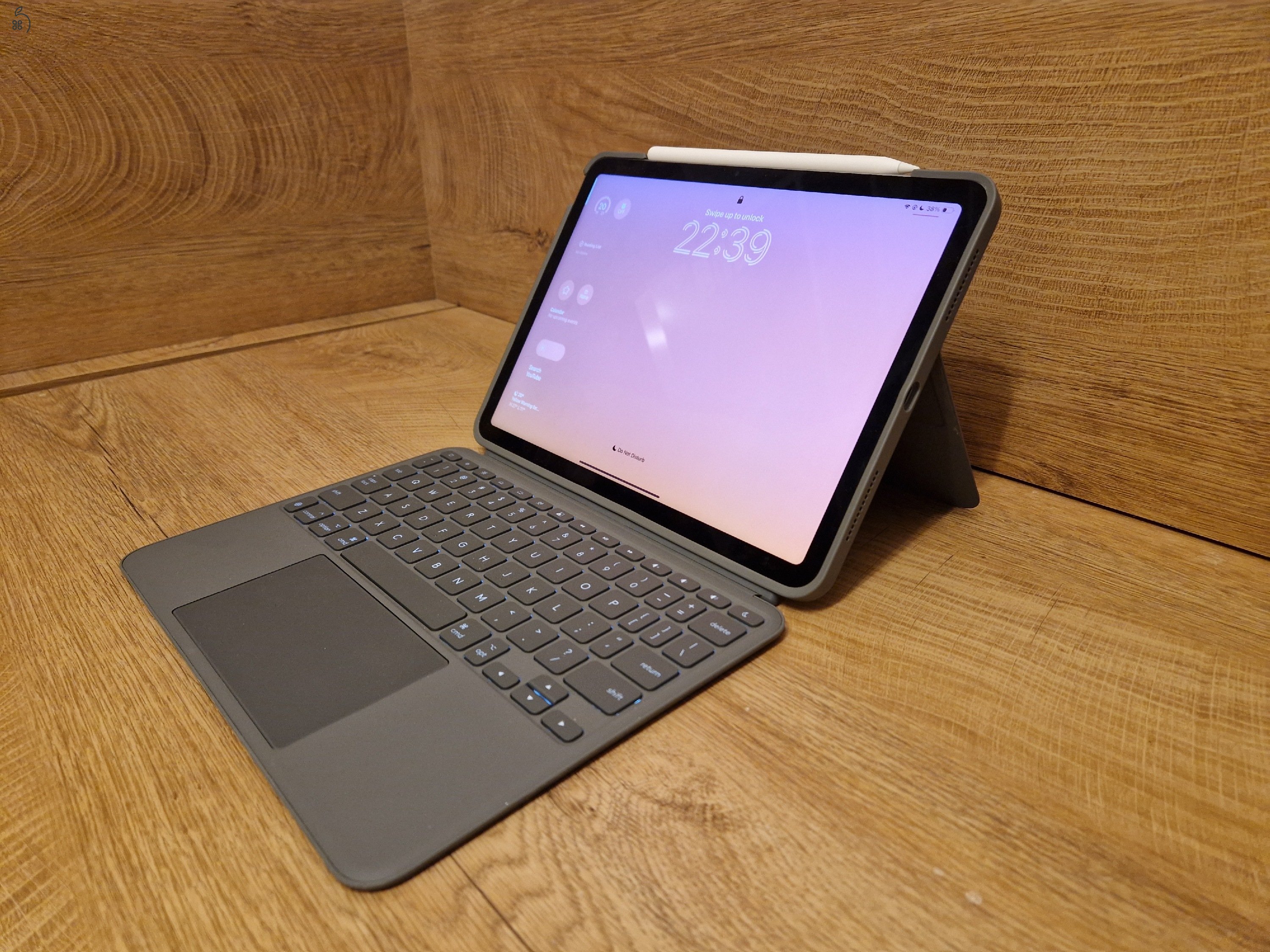 Logitech Combo Touch billentyűzet/tok iPad Air 11' (M3, M2, 5th gen.)
