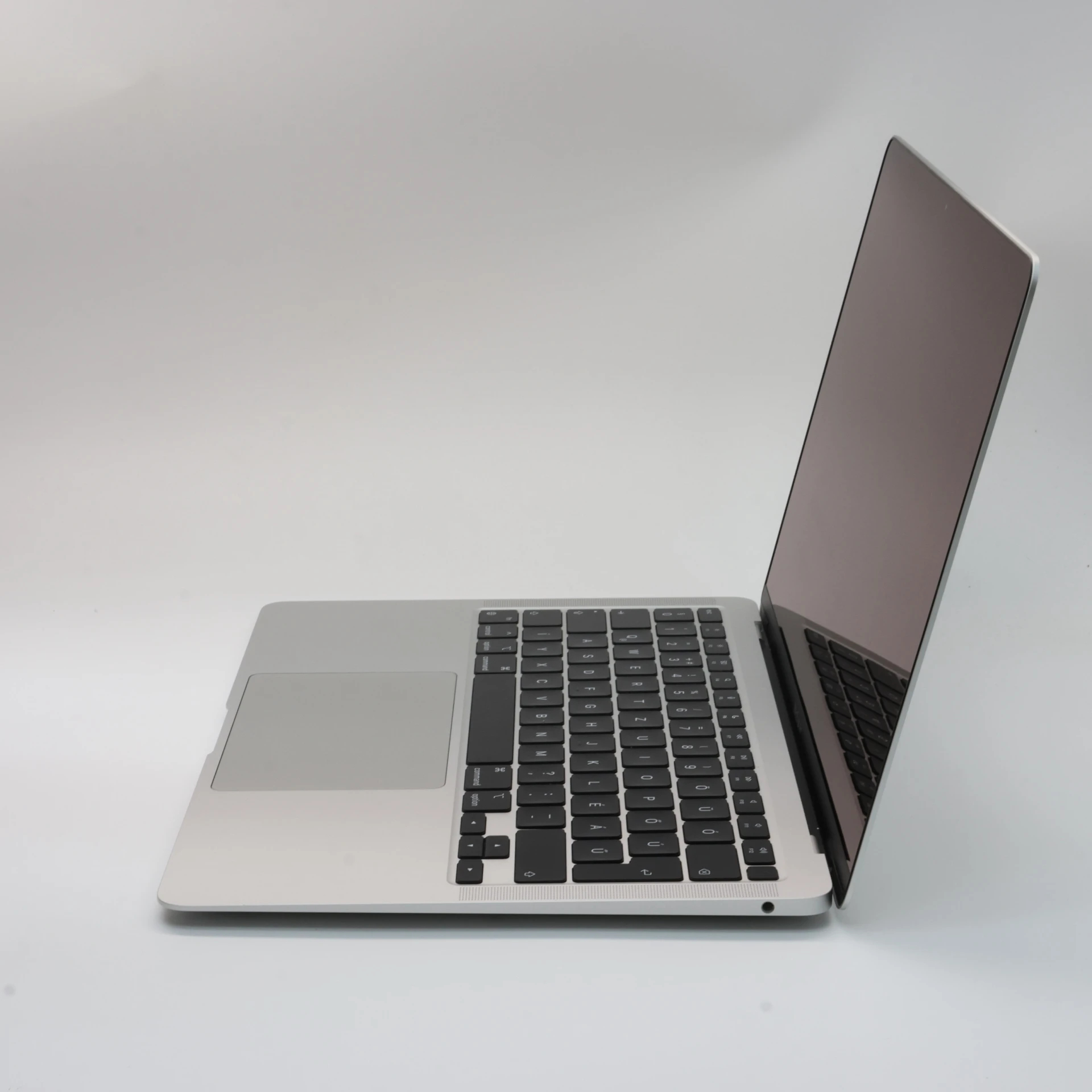 Apple MacBook Air 13″ 2020 M1 256 GB SSD 8 GB RAM Silver 93% HUN Bill