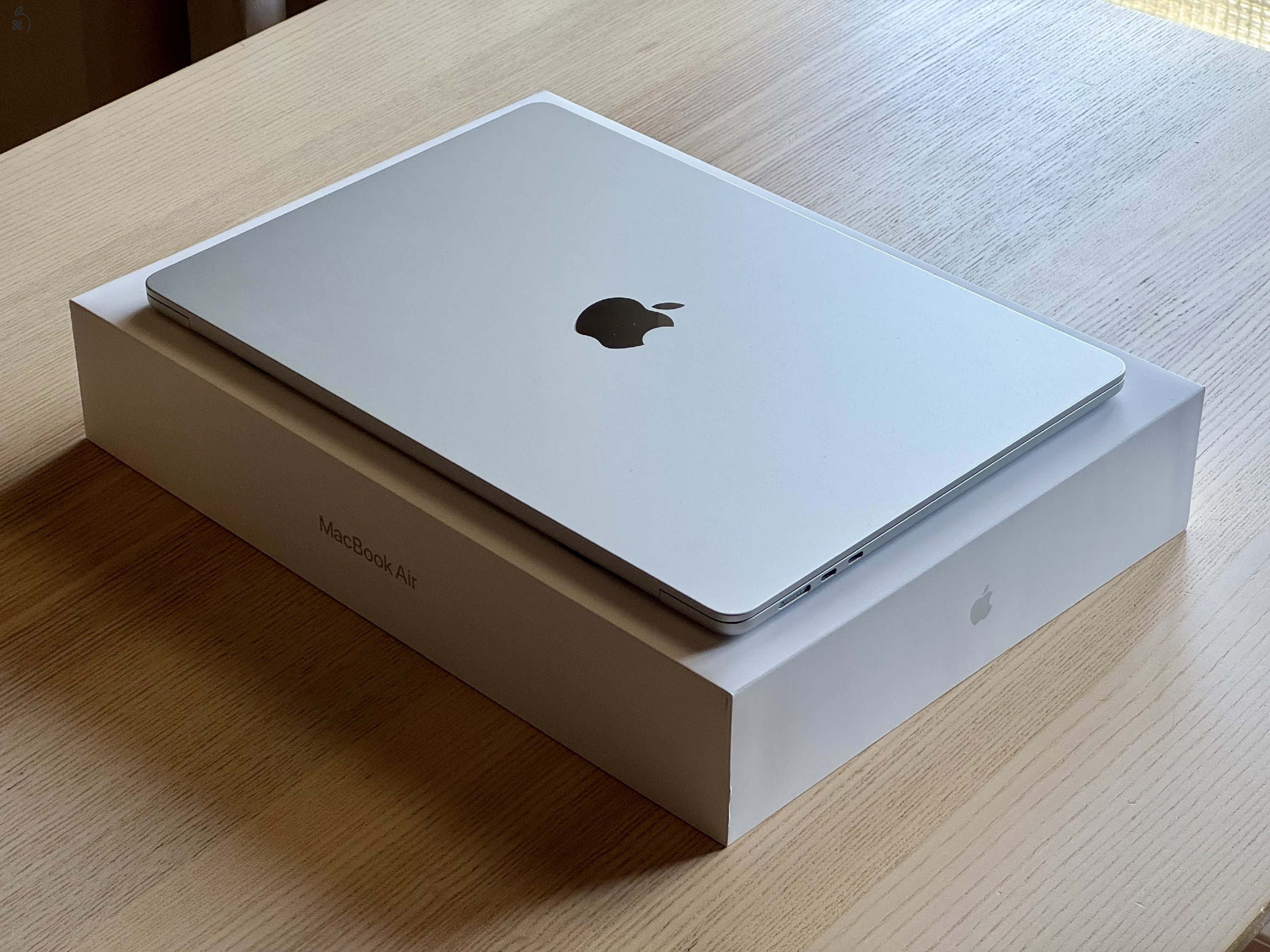 Macbook Air 15” M3 16GB + 512GB  MediaMarkt Garancia 2027.10-ig