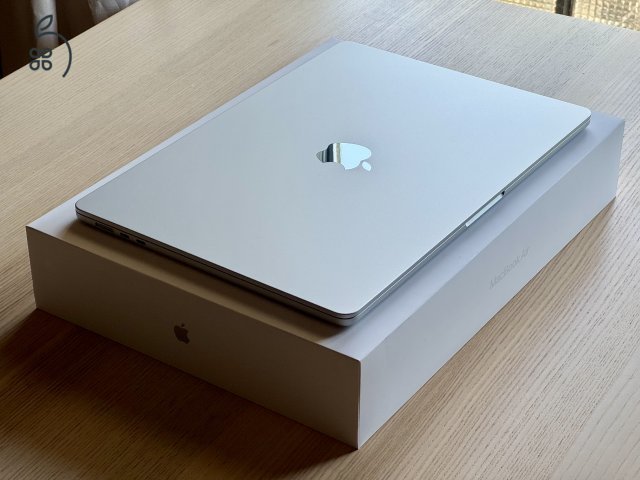Macbook Air 15” M3 16GB + 512GB  MediaMarkt Garancia 2027.10-ig