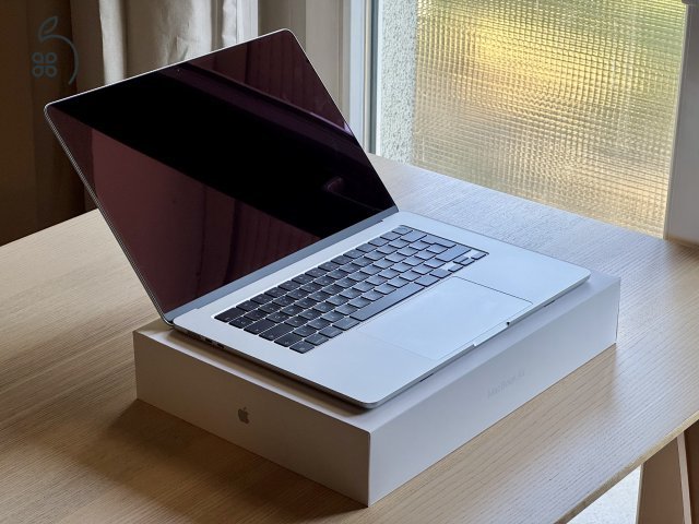 Macbook Air 15” M3 16GB + 512GB  MediaMarkt Garancia 2027.10-ig