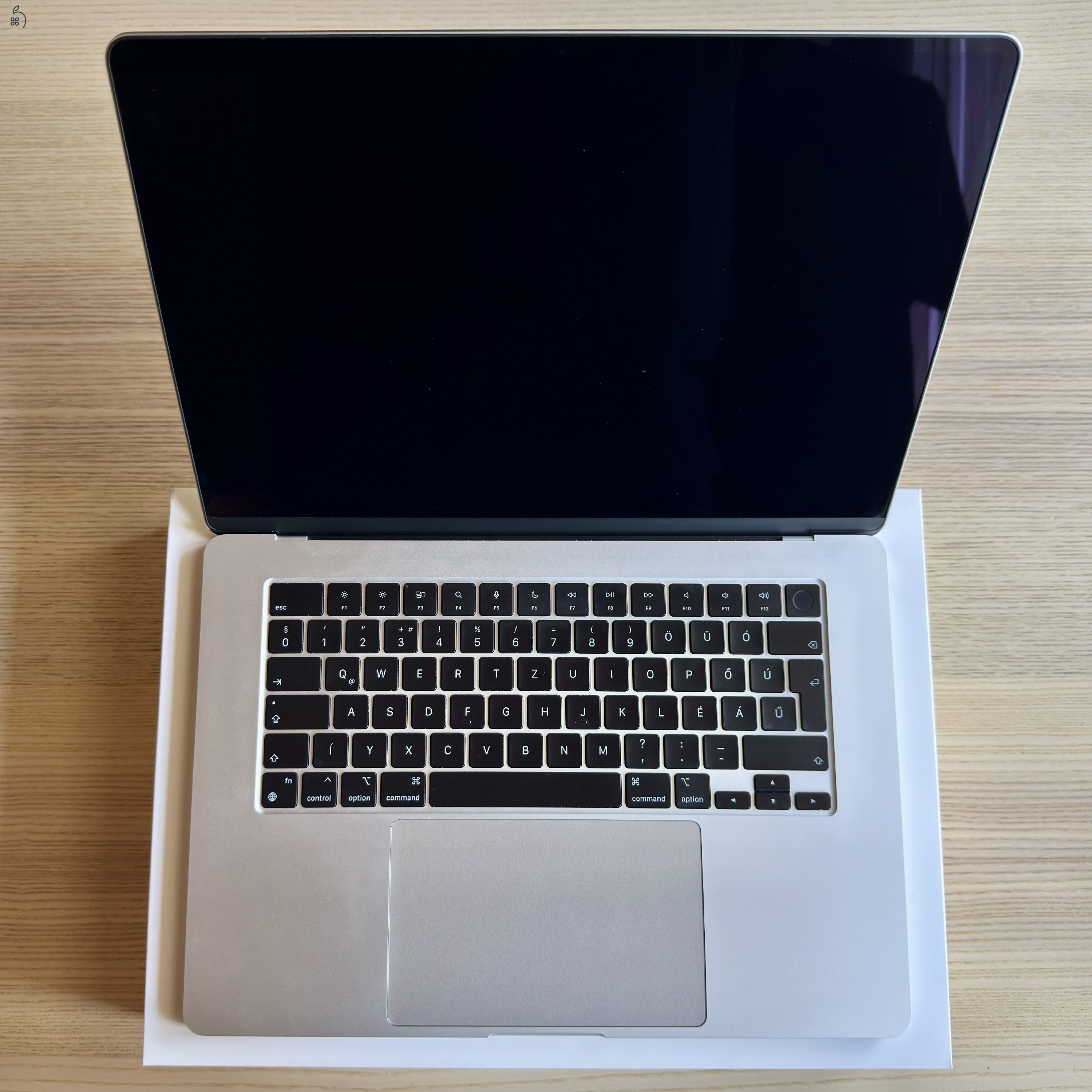 Macbook Air 15” M3 16GB + 512GB  MediaMarkt Garancia 2027.10-ig