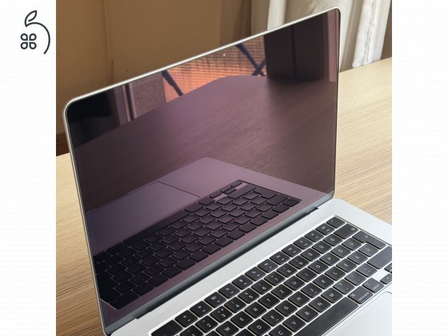 Macbook Air 15” M3 16GB + 512GB  MediaMarkt Garancia 2027.10-ig
