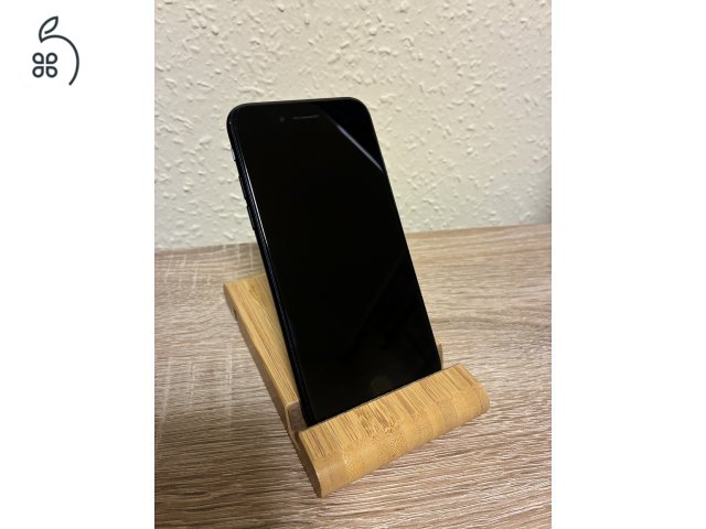 iPhone SE 2022 Midnight 64 GB független akku 80%