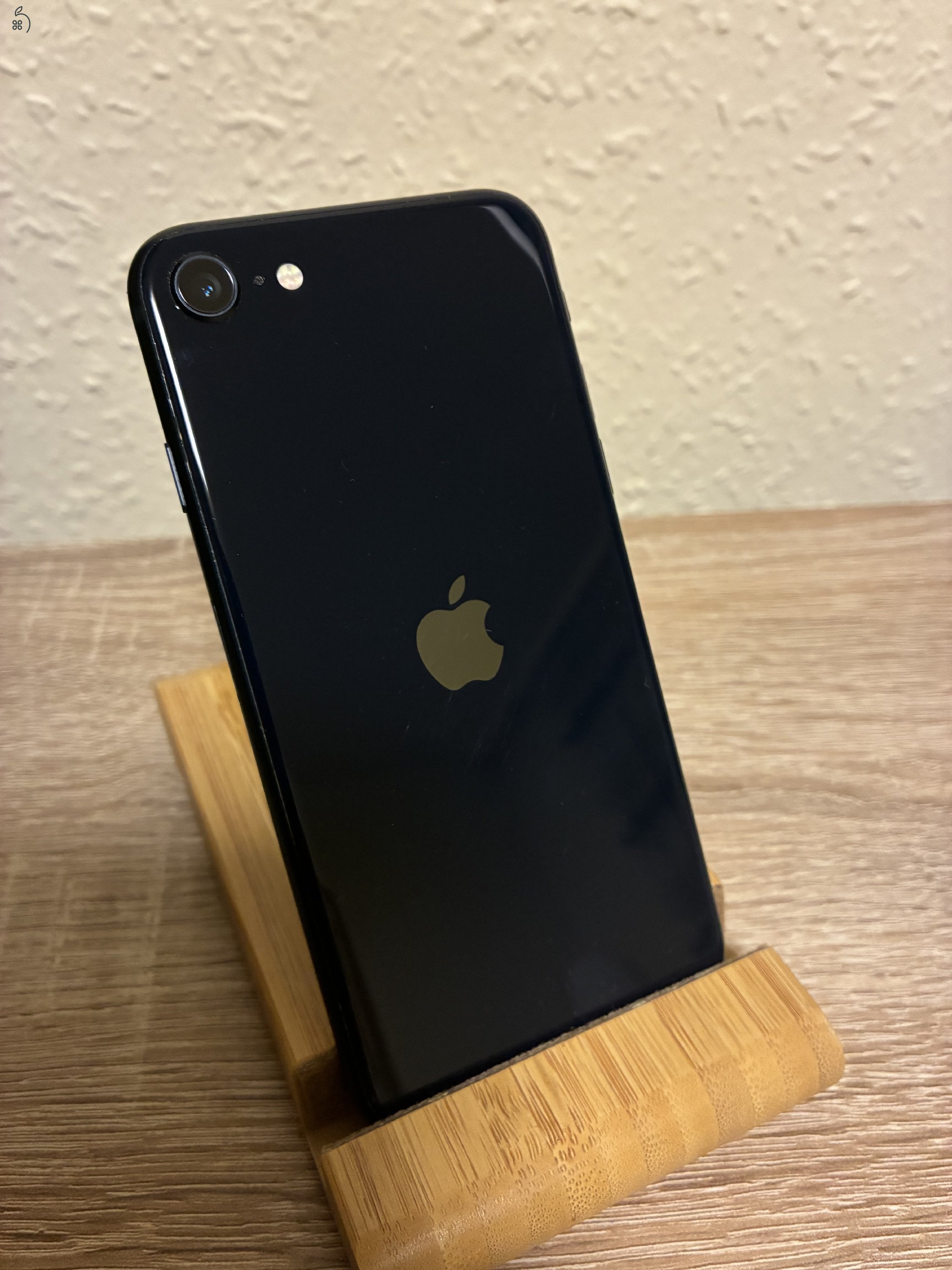 iPhone SE 2022 Midnight 64 GB független akku 80%