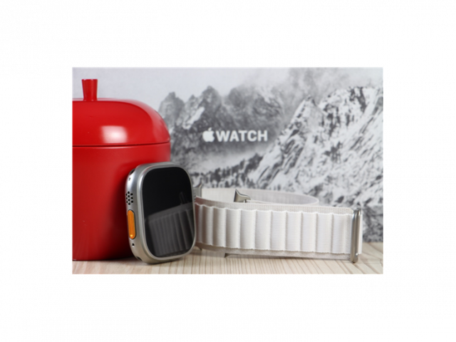Használt Apple Watch Ultra 49mm Natural Titanium A US-7617