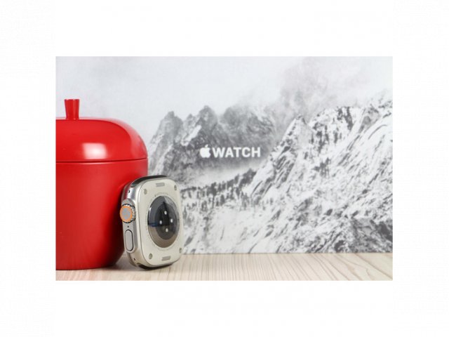 Használt Apple Watch Ultra 49mm Natural Titanium A US-7617