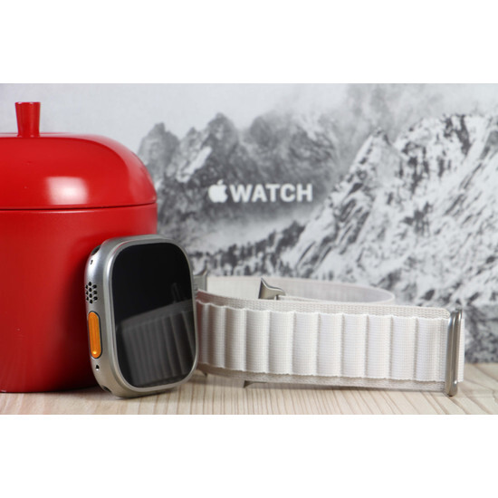 Használt Apple Watch Ultra 49mm Natural Titanium A US-7617
