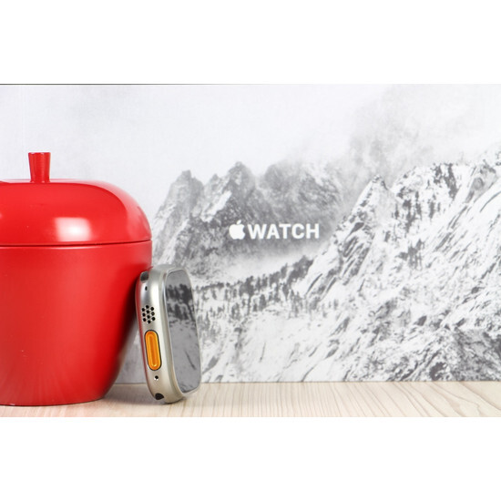 Használt Apple Watch Ultra 49mm Natural Titanium A US-7617