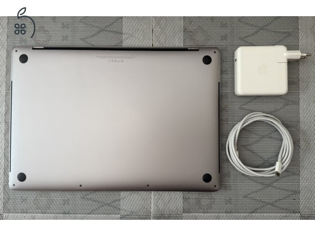 Apple Macbook Pro 15 (2018/19) I7 16 GB 256GB Radeon 555X A1990 + Magic set